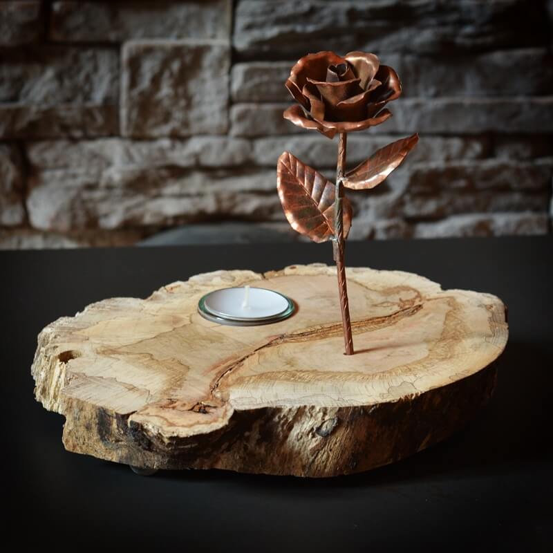 Kupfer-Rose mit Teelicht-Dekoration