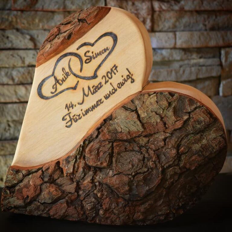 Ewige-Liebe-Holzliebe-Holz-Herz-Gravur
